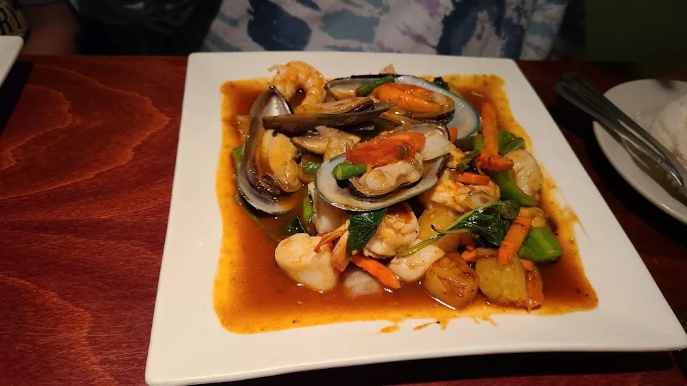 Spicy Basil Shrimp and Muscles